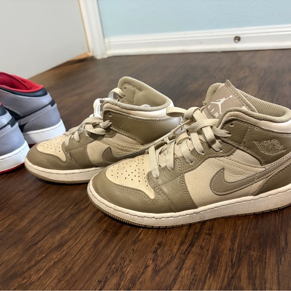 Nike Mid-Top Sneakers in Brown and Cream - Picture 2 of 2